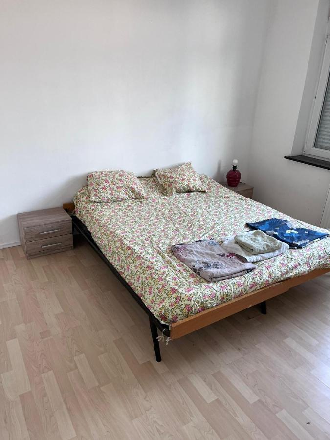 1 Chambre 3 Lit 赫尔斯塔尔 外观 照片